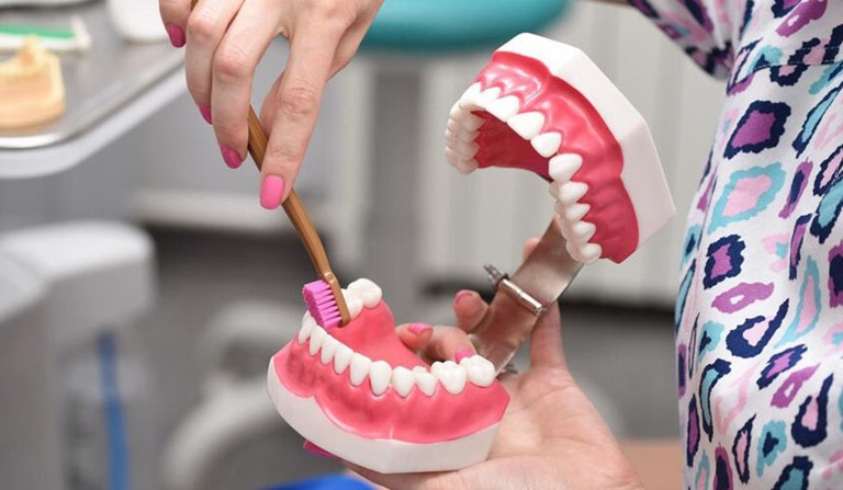 Виды съемных зубных протезов
