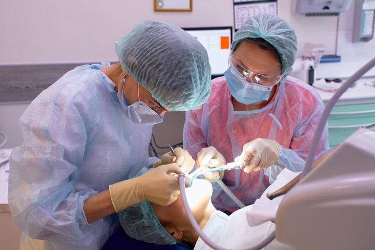Технологии имплантации при замене всех зубов