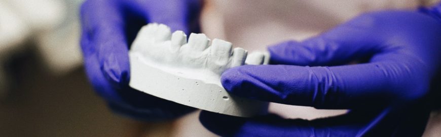 Несъемные зубные протезы – особенности конструкции