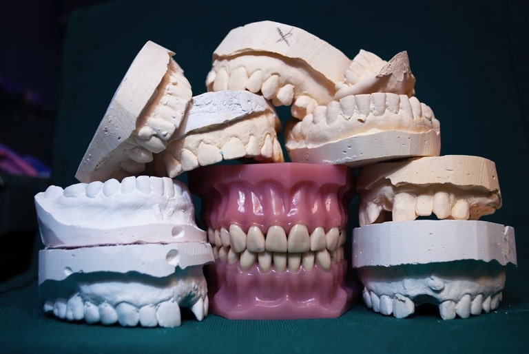Как часто можно чистить зубные протезы
