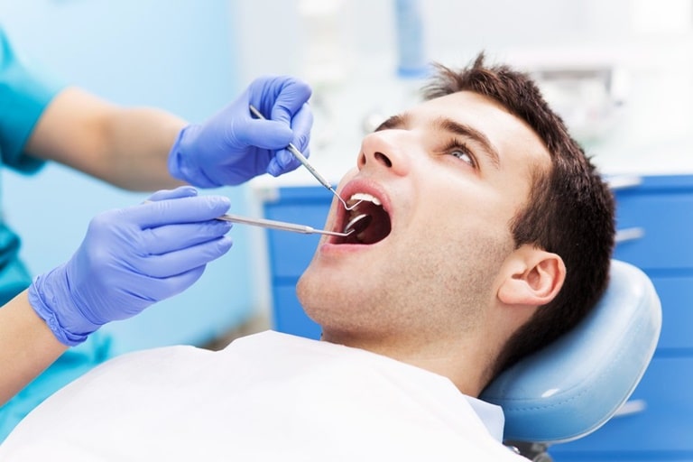 Что делает врач, если сломался зуб