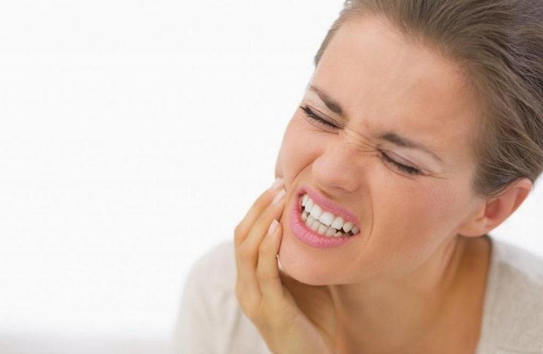 Причины сильной боли зубов