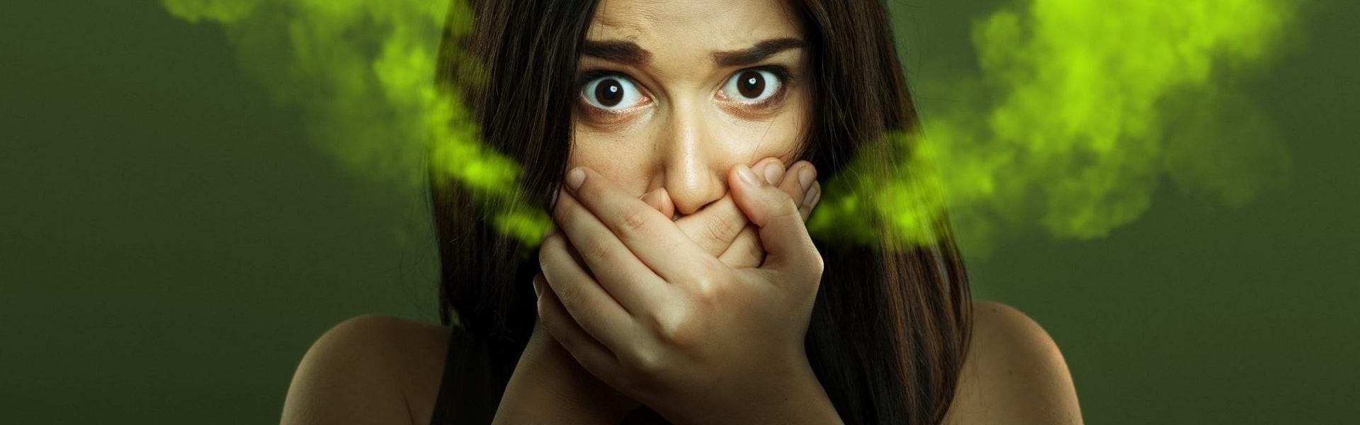 Почему у взрослых появляется неприятный запах изо рта