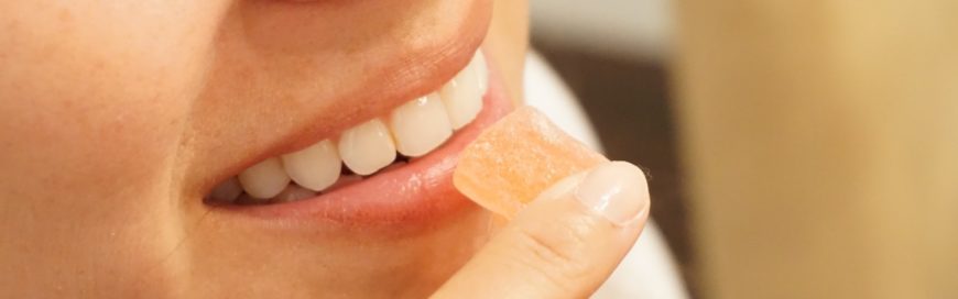 Черный налет на зубах: причины появления и способы устранения