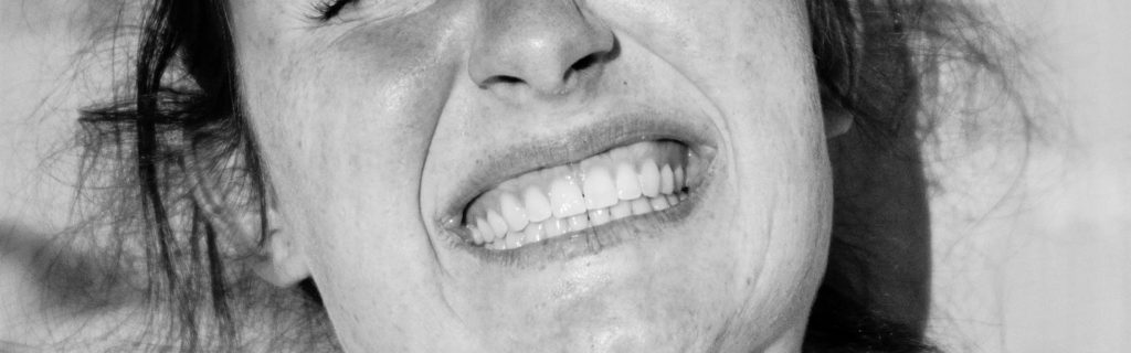 Выпала коронка с зуба: причины, восстановление, профилактика