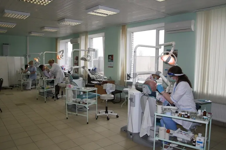 Преимущества лечения по полису ОМС в стоматологической поликлинике «НАВА»