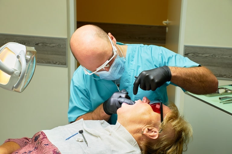 Регулярные осмотры у стоматолога