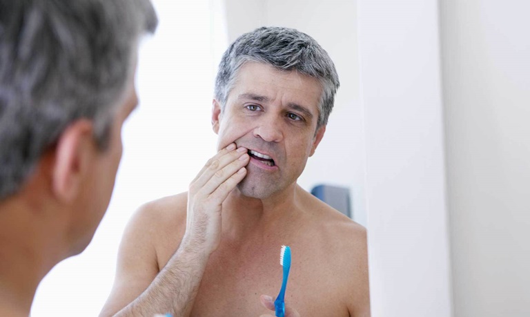 Основные причины боли после чистки зубов
