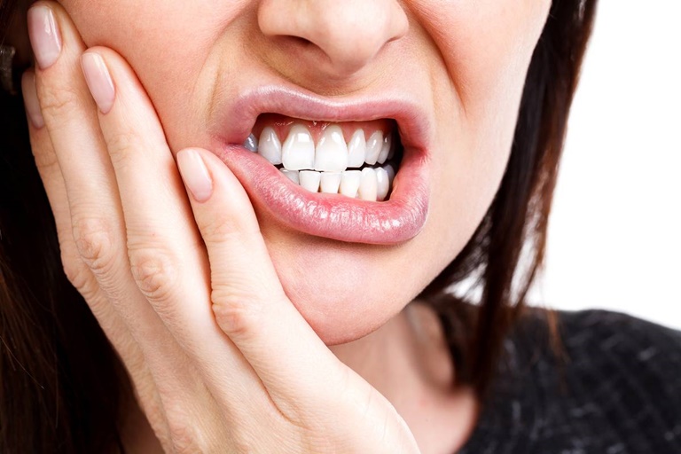 Как предотвратить боли после чистки зубов
