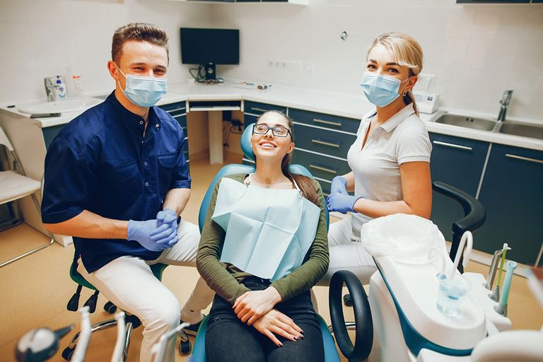 Чем отличается зубной врач от стоматолога или дантиста