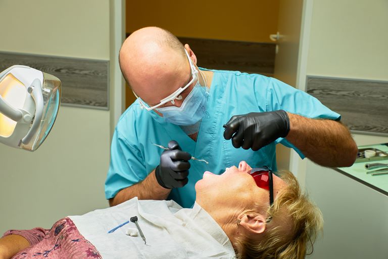 Сбор анамнеза перед имплантацией зубов