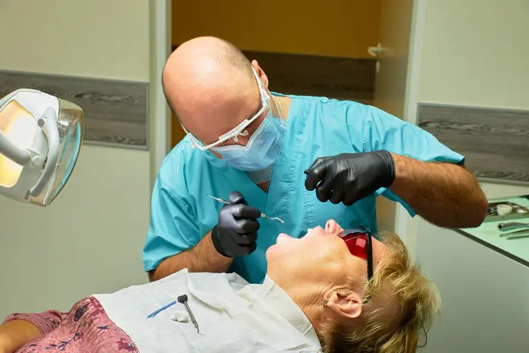 Сбор анамнеза перед имплантацией зубов