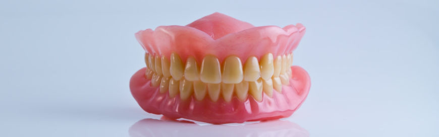 Какие зубные протезы ставят и в чем их отличия