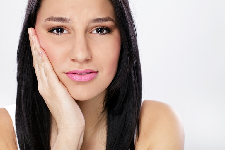 6 основных причин опухания щеки