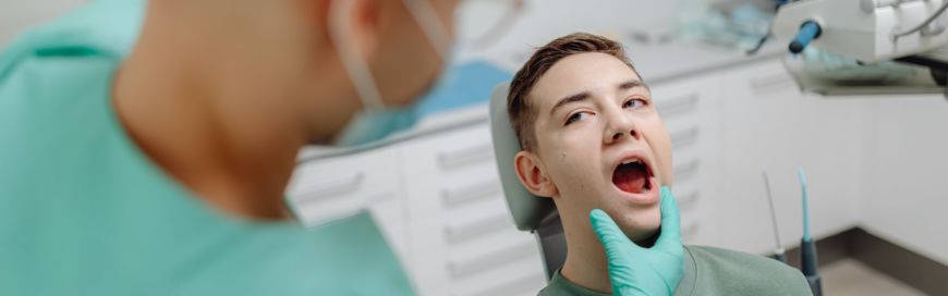 Вывих зуба: виды, симптомы, лечение