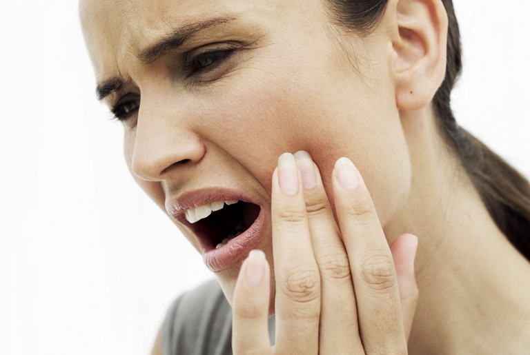 что делать при сильной зубной боли в области корня