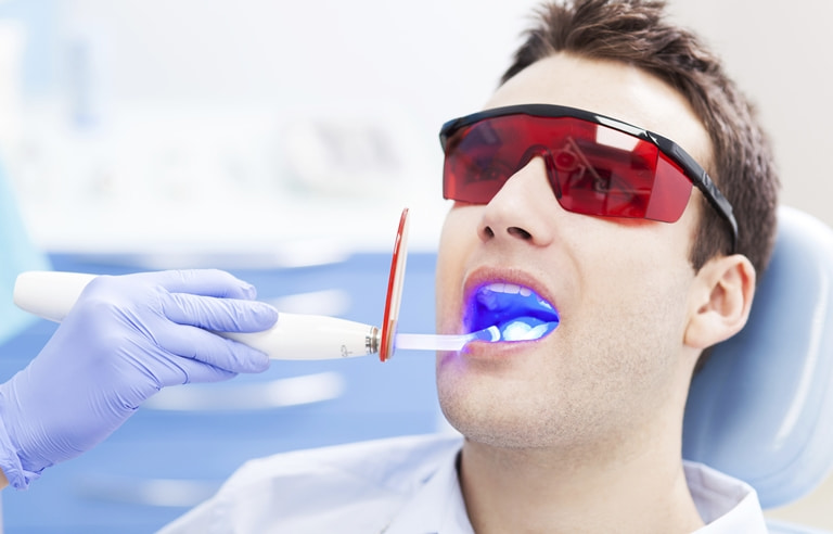 показания и противопоказания к отбеливанию зубов
