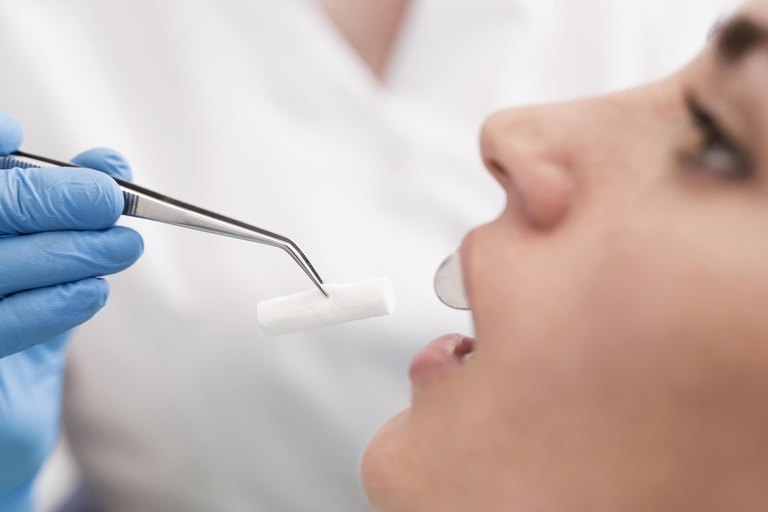 признаки и симптомы осложнений после удаления зуба