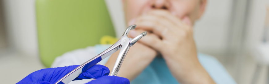 Болит десна после удаления зуба: причины, что делать