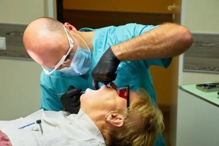 Методы лечения альвеолита зуба после удаления