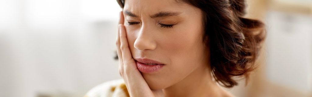 Болят зубы при простуде: причины и способы лечения